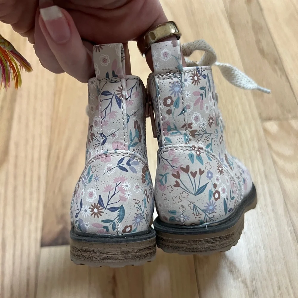 Cat & Jack Giovanna toddler girls' ankle combat boots beige floral 5 NEW
